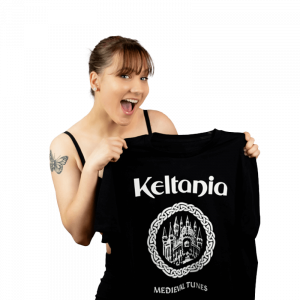 T-Shirt mit 'Keltania Medieval Tunes' Print